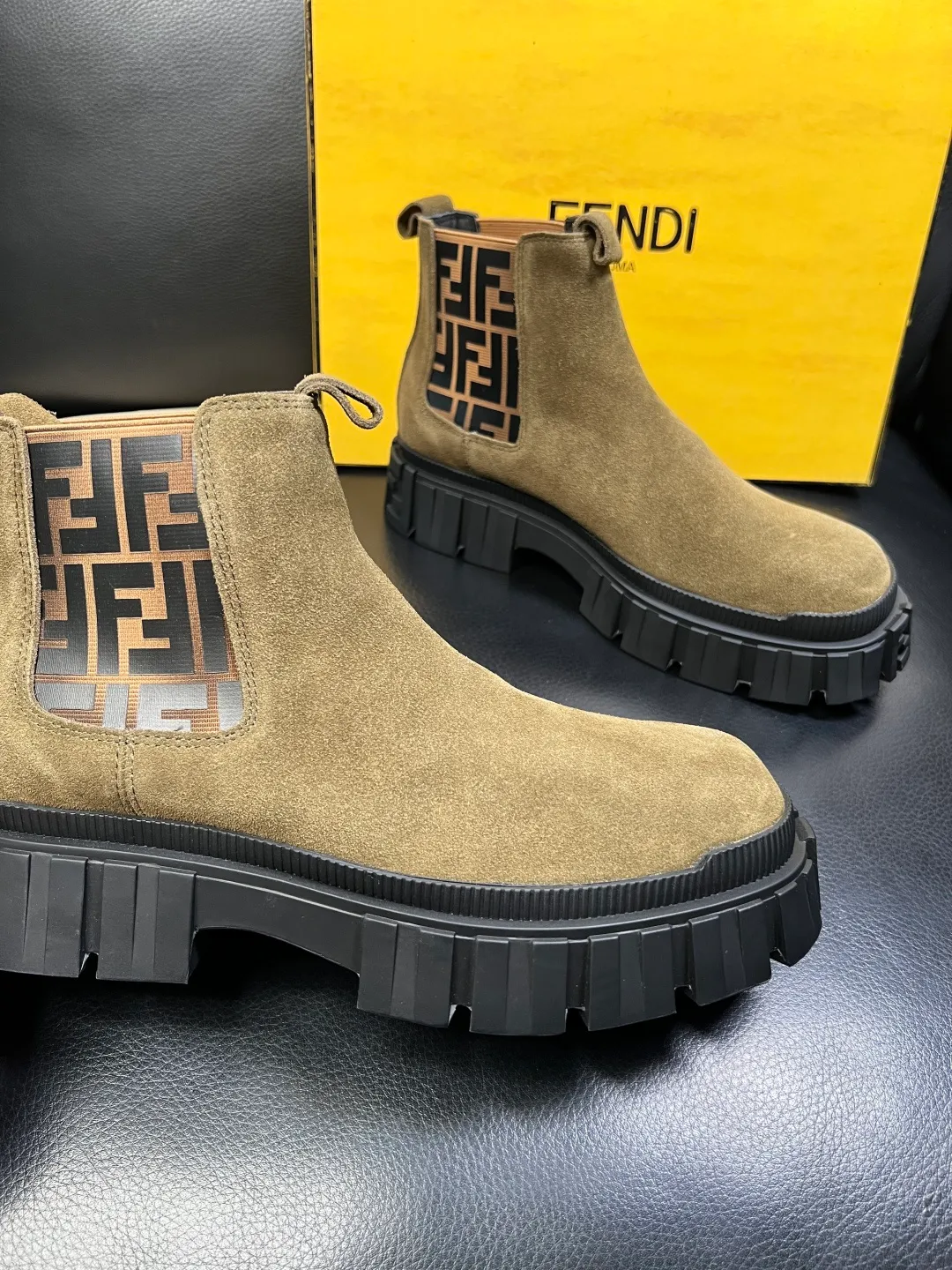 Men's shoes 💰900 FENDI High-quality top craftsmanship, Fendi boots high-top counter synchronization, original factory configuration imported Italian cowhide fly-knit fabric, imported cowhide lining, breathable and comfortable, soles: original soles specially provided by the original factory, original factory and single goods are welcome to compare, code number 39-44 (customized 38 45)